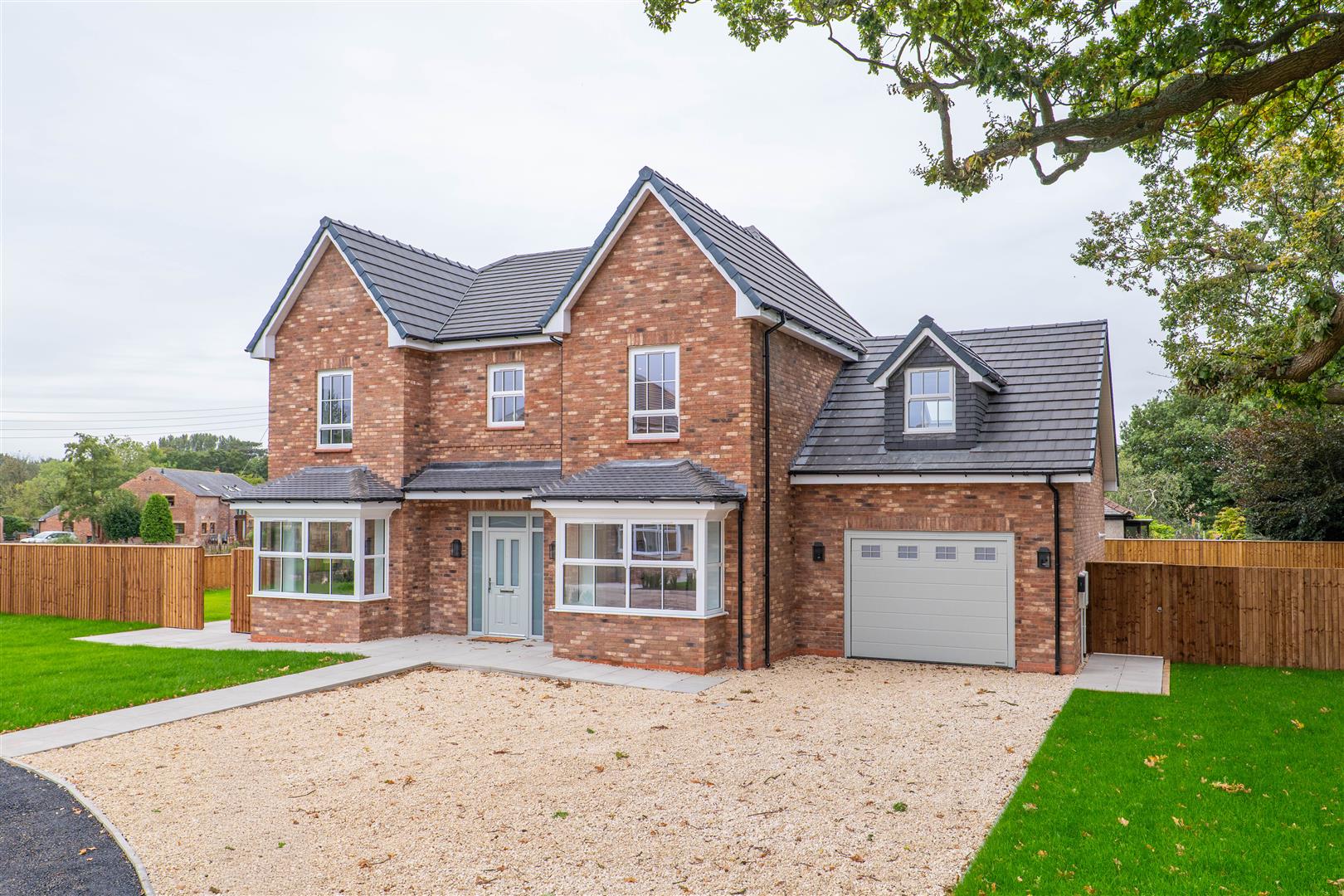 5 bed property in Francis Meadow, Preston